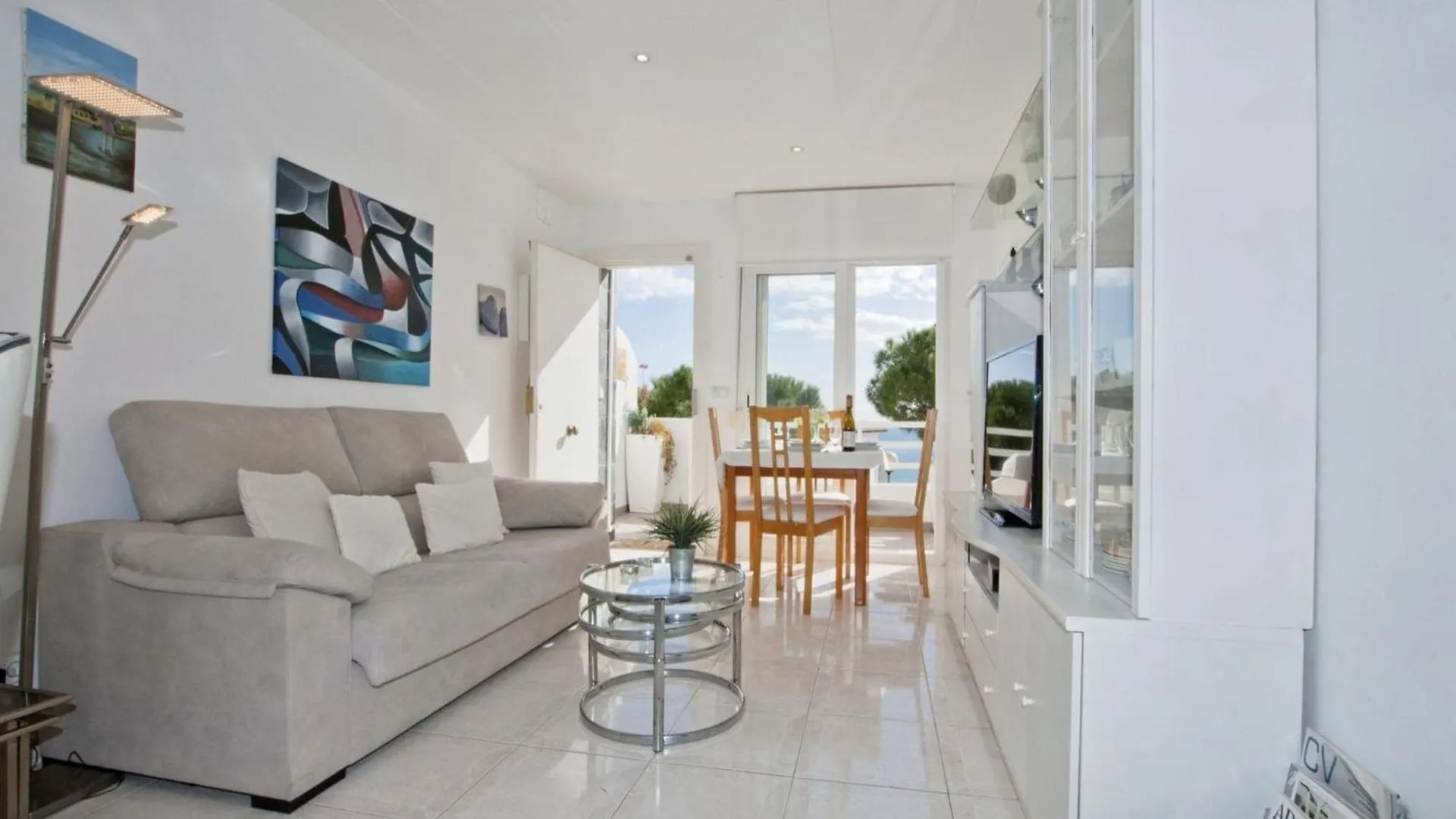 Cozy Apartment In Roses For A Family By The Sea