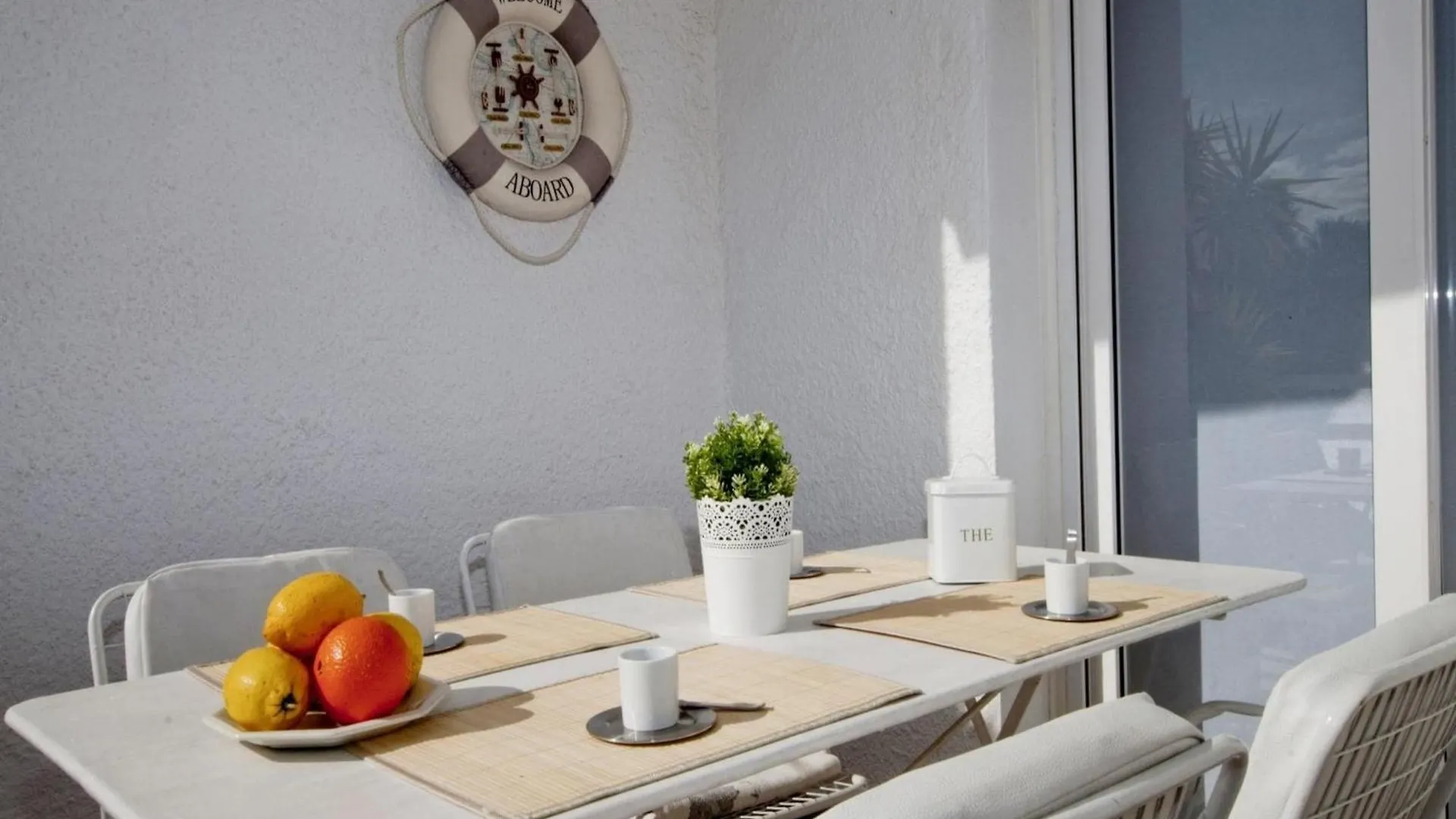 Cozy Apartment In Roses For A Family By The Sea